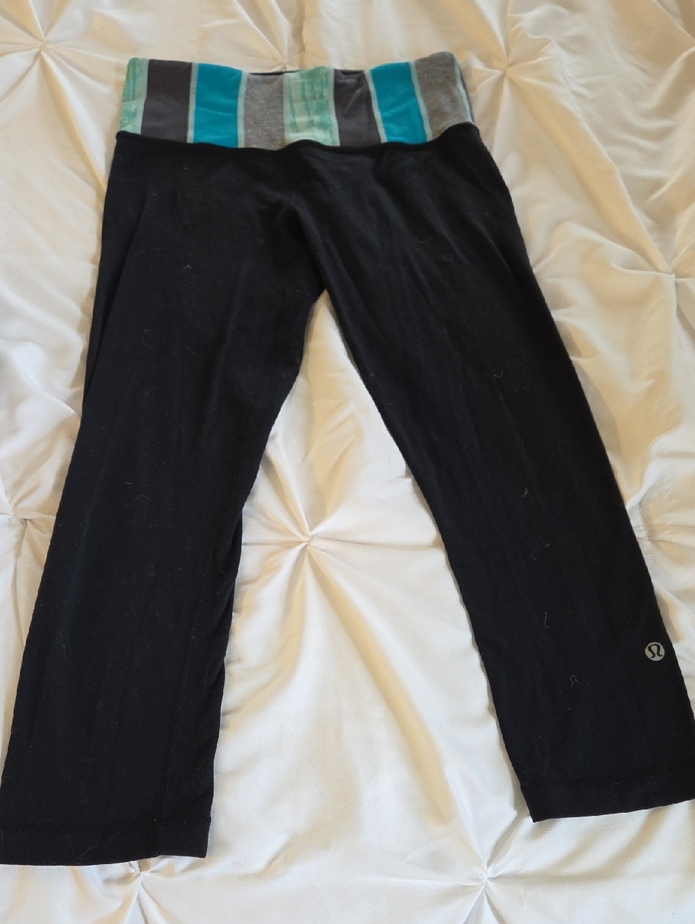 lululemon black cropped leggings with teal and gray striped waistband